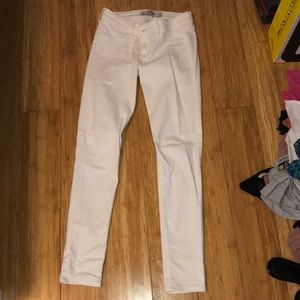 WHITE JEANS